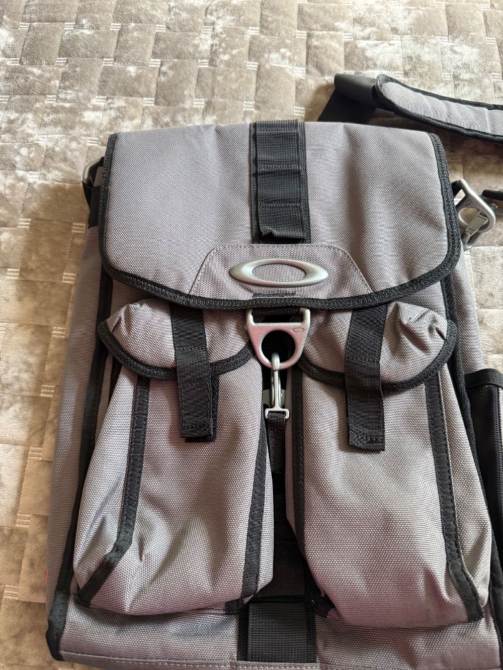 Oakley Computer Bag - Picture 2 of 6
